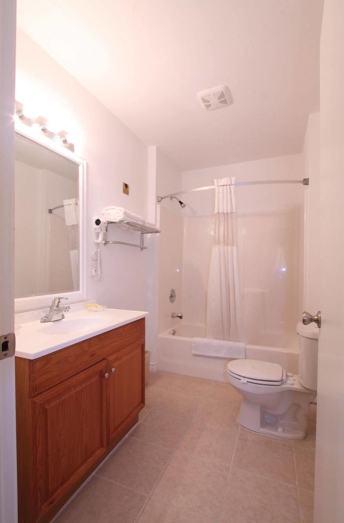 Hempstead Country Inn & Suites Εξωτερικό φωτογραφία